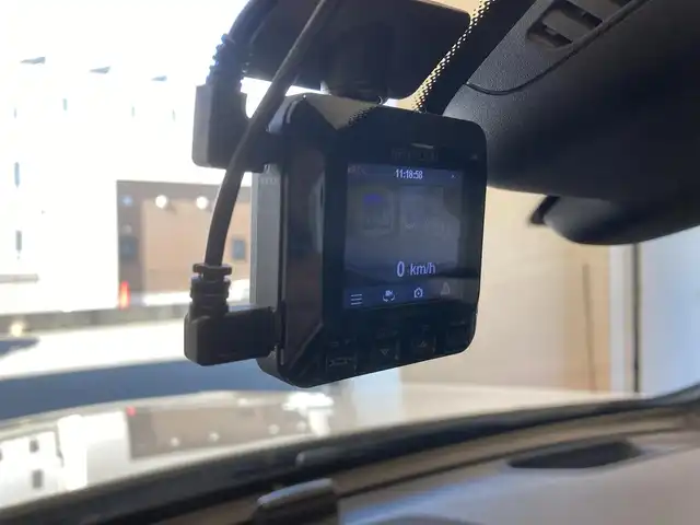 メルセデス・ベンツ ＧＬＣ２２０ d 4マチック クーペ スポーツ 熊本県 2019(平31)年 5.7万km ポーラホワイト ・スマートキー/・プッシュスタート/・アクティブブレーキアシスト/・ブラインドスポットモニター/・アテンションアシスト/・レーンキープアシスト/・インテリジェントライトシステムスト/・クルーズコントロール(追従式)/・ハーフレザーシート/・前席パワーシート/・全席シートヒーター/・純正HDDナビ/　【DVD・Bluetooth・USB・SD・MSV】/・フルセグTV/・全方位カメラ/・ETC/・ドライブレコーダー(前後録画)/・ヘッドアップディスプレイ/・パワーバックドア/・LEDヘッドランプ/・純正マット