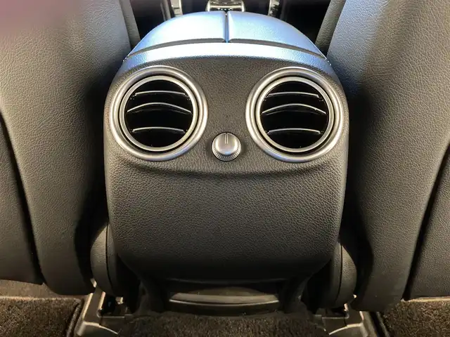 メルセデス・ベンツ ＧＬＣ２２０ d 4マチック クーペ スポーツ 熊本県 2019(平31)年 5.7万km ポーラホワイト ・スマートキー/・プッシュスタート/・アクティブブレーキアシスト/・ブラインドスポットモニター/・アテンションアシスト/・レーンキープアシスト/・インテリジェントライトシステムスト/・クルーズコントロール(追従式)/・ハーフレザーシート/・前席パワーシート/・全席シートヒーター/・純正HDDナビ/　【DVD・Bluetooth・USB・SD・MSV】/・フルセグTV/・全方位カメラ/・ETC/・ドライブレコーダー(前後録画)/・ヘッドアップディスプレイ/・パワーバックドア/・LEDヘッドランプ/・純正マット