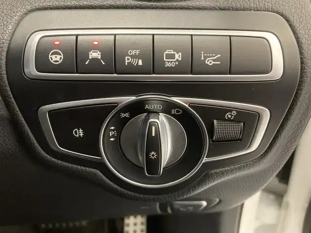 メルセデス・ベンツ ＧＬＣ２２０ d 4マチック クーペ スポーツ 熊本県 2019(平31)年 5.7万km ポーラホワイト ・スマートキー/・プッシュスタート/・アクティブブレーキアシスト/・ブラインドスポットモニター/・アテンションアシスト/・レーンキープアシスト/・インテリジェントライトシステムスト/・クルーズコントロール(追従式)/・ハーフレザーシート/・前席パワーシート/・全席シートヒーター/・純正HDDナビ/　【DVD・Bluetooth・USB・SD・MSV】/・フルセグTV/・全方位カメラ/・ETC/・ドライブレコーダー(前後録画)/・ヘッドアップディスプレイ/・パワーバックドア/・LEDヘッドランプ/・純正マット