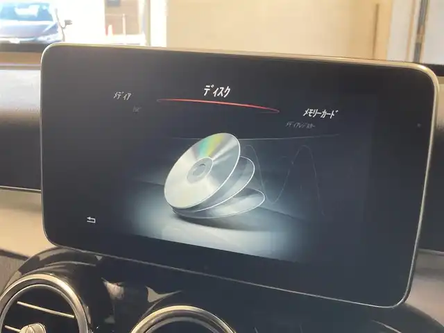 メルセデス・ベンツ ＧＬＣ２２０ d 4マチック クーペ スポーツ 熊本県 2019(平31)年 5.7万km ポーラホワイト ・スマートキー/・プッシュスタート/・アクティブブレーキアシスト/・ブラインドスポットモニター/・アテンションアシスト/・レーンキープアシスト/・インテリジェントライトシステムスト/・クルーズコントロール(追従式)/・ハーフレザーシート/・前席パワーシート/・全席シートヒーター/・純正HDDナビ/　【DVD・Bluetooth・USB・SD・MSV】/・フルセグTV/・全方位カメラ/・ETC/・ドライブレコーダー(前後録画)/・ヘッドアップディスプレイ/・パワーバックドア/・LEDヘッドランプ/・純正マット