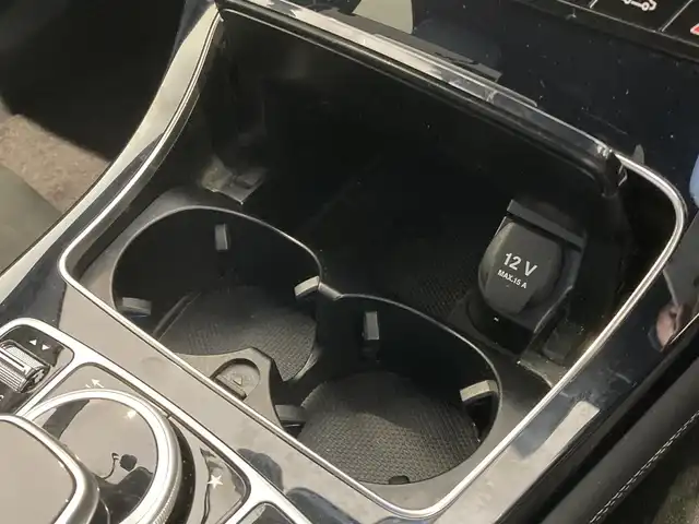 メルセデス・ベンツ ＧＬＣ２２０ d 4マチック クーペ スポーツ 熊本県 2019(平31)年 5.7万km ポーラホワイト ・スマートキー/・プッシュスタート/・アクティブブレーキアシスト/・ブラインドスポットモニター/・アテンションアシスト/・レーンキープアシスト/・インテリジェントライトシステムスト/・クルーズコントロール(追従式)/・ハーフレザーシート/・前席パワーシート/・全席シートヒーター/・純正HDDナビ/　【DVD・Bluetooth・USB・SD・MSV】/・フルセグTV/・全方位カメラ/・ETC/・ドライブレコーダー(前後録画)/・ヘッドアップディスプレイ/・パワーバックドア/・LEDヘッドランプ/・純正マット