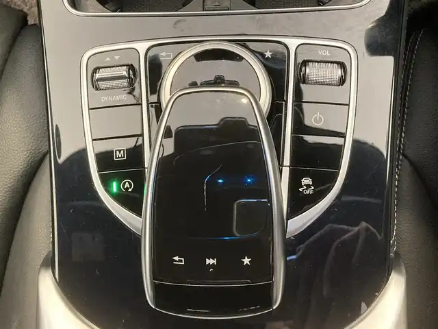 メルセデス・ベンツ ＧＬＣ２２０ d 4マチック クーペ スポーツ 熊本県 2019(平31)年 5.7万km ポーラホワイト ・スマートキー/・プッシュスタート/・アクティブブレーキアシスト/・ブラインドスポットモニター/・アテンションアシスト/・レーンキープアシスト/・インテリジェントライトシステムスト/・クルーズコントロール(追従式)/・ハーフレザーシート/・前席パワーシート/・全席シートヒーター/・純正HDDナビ/　【DVD・Bluetooth・USB・SD・MSV】/・フルセグTV/・全方位カメラ/・ETC/・ドライブレコーダー(前後録画)/・ヘッドアップディスプレイ/・パワーバックドア/・LEDヘッドランプ/・純正マット