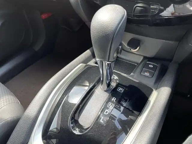 日産 エクストレイル 20Xi 鳥取県 2019(平31)年 2.8万km ブリリアントホワイトパール ４・Ｗ・Ｄ/社外ナビ/フルセグ/ＤＶＤ/ＣＤ/ＢＴ/ＵＳＢ/アラウンドビューモニター/前後ドライブレコーダー・ETC/エマージェンシーブレーキ/プロパイロット/インテリジェントルームミラー/パワーバックドア/合皮レザーシート/電動パーキングブレーキ/LEDヘッドライト/純正１８インチアルミホイール/プッシュエンジンスタート/アイドリングストップ/フロアマット・ドアバイザー