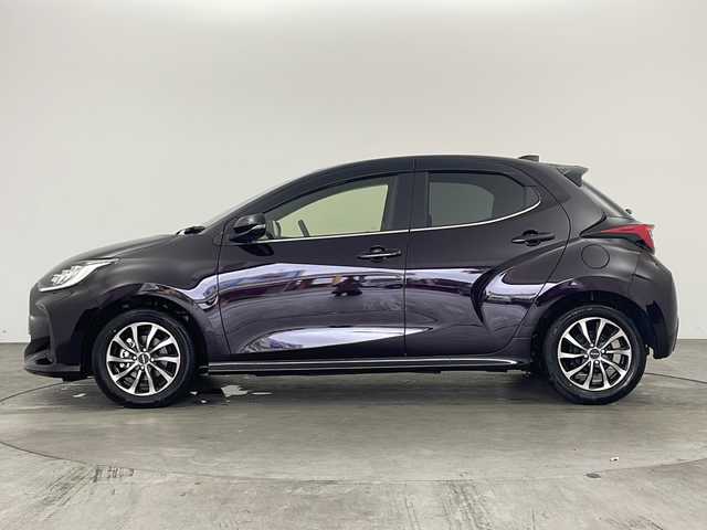 トヨタ ヤリス ハイブリッド Z 兵庫県 2020(令2)年 0.9万km ボルドーマイカメタリック ・純正8インチナビ＆TV＆USB＆BT＆Miracast/・シートヒーター/・トヨタセーフティセンス/・プリクラッシュセーフティ/・レーンディパーチャーアラート/・オートマチックハイビーム/・クリアランスソナー/・パノラミックビューモニター/・レーダークルーズコントロール/・ブラインドスポットモニター/・BALMINUM 15インチAW/・先行車発進告知機能/・車両接近通報装置/・本革巻きステアリング/・ビルトインETC/・プッシュスタート/・スマートキー/・ステアリングスイッチ/・カーテンエアバック