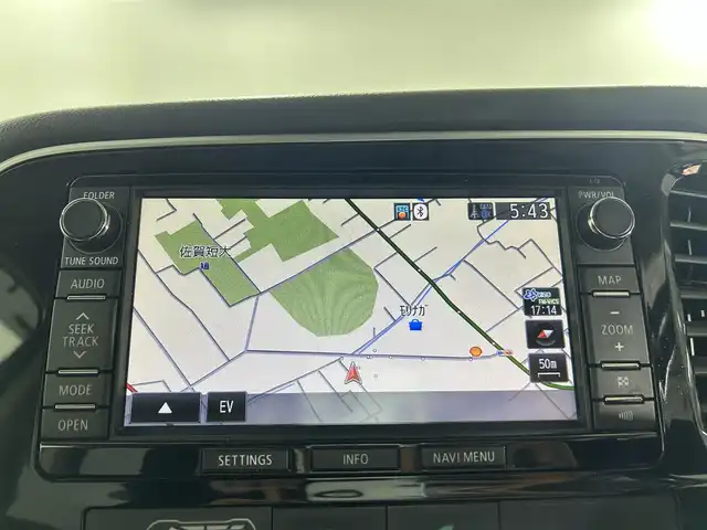 三菱 アウトランダー ＰＨＥＶ G ナビパッケージ 石川県 2013(平25)年 9.7万km シルキーホワイト 純正7型ナビ/FM/AM/Bluetooth/ワンセグTV/バックカメラ/クルコン(追従あり)/レーンチェンジアシスト/eAssist/ハーフレザーシート/パドルシフト/ステアリングスイッチ/スマートキー/スペアキー/プッシュスタート/ETC/純正フロアマット/純正18インチアルミホイール/オートライト/横滑り防止装置