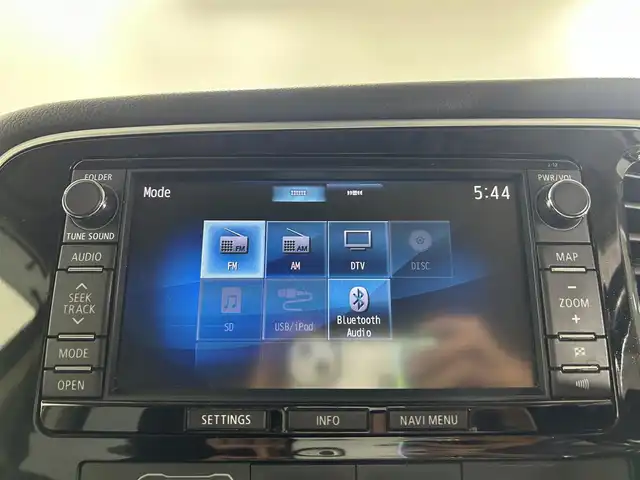 三菱 アウトランダー ＰＨＥＶ G ナビパッケージ 石川県 2013(平25)年 9.7万km シルキーホワイト 純正7型ナビ/FM/AM/Bluetooth/ワンセグTV/バックカメラ/クルコン(追従あり)/レーンチェンジアシスト/eAssist/ハーフレザーシート/パドルシフト/ステアリングスイッチ/スマートキー/スペアキー/プッシュスタート/ETC/純正フロアマット/純正18インチアルミホイール/オートライト/横滑り防止装置