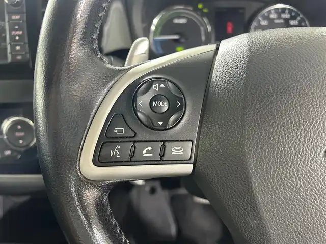 三菱 アウトランダー ＰＨＥＶ G ナビパッケージ 石川県 2013(平25)年 9.7万km シルキーホワイト 純正7型ナビ/FM/AM/Bluetooth/ワンセグTV/バックカメラ/クルコン(追従あり)/レーンチェンジアシスト/eAssist/ハーフレザーシート/パドルシフト/ステアリングスイッチ/スマートキー/スペアキー/プッシュスタート/ETC/純正フロアマット/純正18インチアルミホイール/オートライト/横滑り防止装置