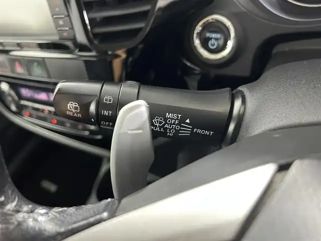 三菱 アウトランダー ＰＨＥＶ G ナビパッケージ 石川県 2013(平25)年 9.7万km シルキーホワイト 純正7型ナビ/FM/AM/Bluetooth/ワンセグTV/バックカメラ/クルコン(追従あり)/レーンチェンジアシスト/eAssist/ハーフレザーシート/パドルシフト/ステアリングスイッチ/スマートキー/スペアキー/プッシュスタート/ETC/純正フロアマット/純正18インチアルミホイール/オートライト/横滑り防止装置