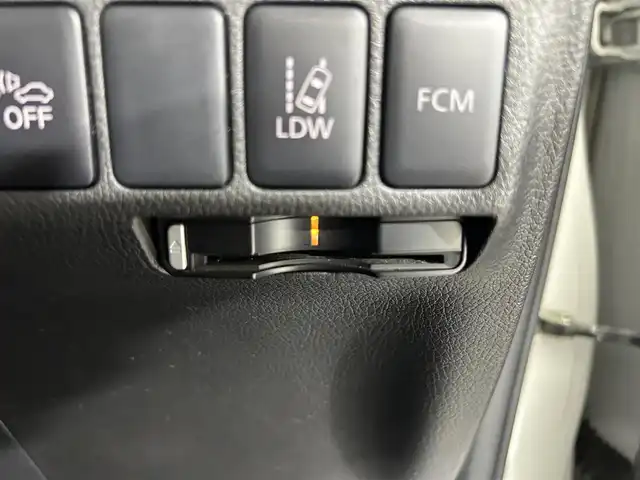 三菱 アウトランダー ＰＨＥＶ G ナビパッケージ 石川県 2013(平25)年 9.7万km シルキーホワイト 純正7型ナビ/FM/AM/Bluetooth/ワンセグTV/バックカメラ/クルコン(追従あり)/レーンチェンジアシスト/eAssist/ハーフレザーシート/パドルシフト/ステアリングスイッチ/スマートキー/スペアキー/プッシュスタート/ETC/純正フロアマット/純正18インチアルミホイール/オートライト/横滑り防止装置