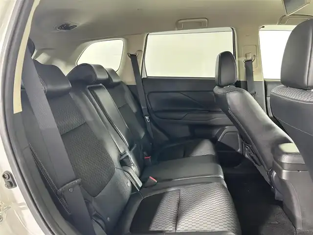 三菱 アウトランダー ＰＨＥＶ G ナビパッケージ 石川県 2013(平25)年 9.7万km シルキーホワイト 純正7型ナビ/FM/AM/Bluetooth/ワンセグTV/バックカメラ/クルコン(追従あり)/レーンチェンジアシスト/eAssist/ハーフレザーシート/パドルシフト/ステアリングスイッチ/スマートキー/スペアキー/プッシュスタート/ETC/純正フロアマット/純正18インチアルミホイール/オートライト/横滑り防止装置