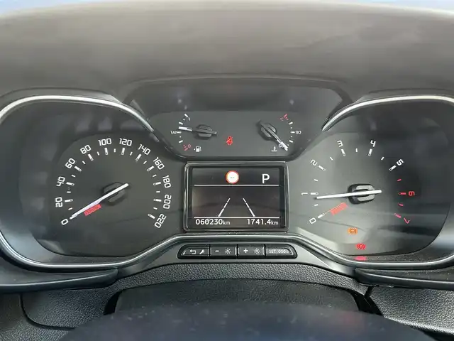 シトロエン ベルランゴ シャイン 奈良県 2020(令2)年 6.1万km ブランバンキーズ 1オーナー/ディスプレイオーディオ/USB/iPod/BT//ルーフレール(キャリア付)/ガラスルーフ/レーンキープアシスト/パーキングセンサー/クルコン/横滑り防止装置/ブラインドスポットモニター/180°ビュー/リアサイドビュー/バックカメラ/ETC/サンシェード/パドルシフト/アイドリングストップ/オートLEDハイビーム/フォグランプ/ステアリングスイッチ/純正フロアマット/保証書・取説・スペアキー付