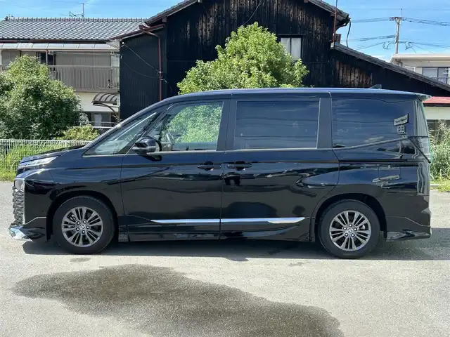 トヨタ ヴォクシー S－G 福岡県 2022(令4)年 1.4万km アティチュードブラックマイカ プッシュスタートボタン/スマートキー/クルーズコントロール/純正ナビ/Bluetoothオーディオ/USB接続/全方位カメラ/ETC2.0/前後ドライブレコーダー/純正フロアマット/純正アルミホイール/モデリスタエアロ/LEDヘッドライト/運転席・助手席シートヒーター