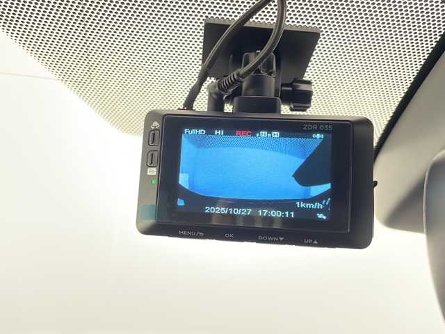 トヨタ カローラ スポーツ ハイブリッドG Z 宮崎県 2019(平31)年 3.9万km ホワイトパールクリスタルシャイン 禁煙車/トヨタセーフティセンス/純正ナビTV/（NSZT-W68T/CD/Bluetooth/FMAM/フルセグTV)/純正バックカメラ/純正ビルトインETC/純正モデリスタエアロ/純正エンジンスターター/純正LEDオートライト/純正LEDフォグ/純正18インチアルミ/純正フロアマット/社外前後ドライブレコーダー（コムテック）/アダプティブクルーズコントロール/プリクラッシュセーフティ/レーンディパーチャーアラート/オートマチックハイビーム/クリアランスソナー/電子パーキング/オートホールド/ウインカードアミラー/デュアルオートエアコン/本革巻ハンドル/スマートキー/プッシュエンジンスタート/スペアキー/新車時保証書/取扱い説明書