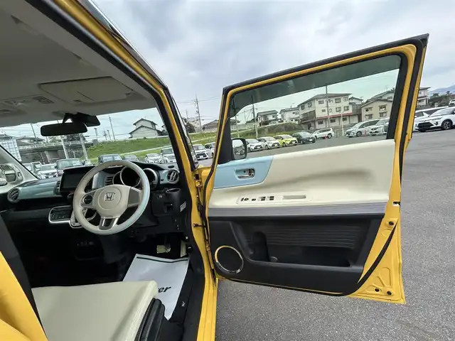 ホンダ Ｎ ＢＯＸ スラッシュ G Lインテリアカラーパッケージ 岡山県 2017(平29)年 3.7万km プレミアムイエローパールⅡ 純正ナビ（VXM-184VFI）　/（ワンセグＴＶ　ＣＤ　ＤＶＤ　Ｂｌｕｅｔｏｏｔｈ）　/バックカメラ　/ＥＴＣ　/スマートキー　/プッシュスタート/ＵＳＢ端子　/ドライブレコーダー前方　/レザーシート　/シティブレーキ　/オートエアコン　/ドアバイザー/キセノンヘッドライト/オートライト/純正フロアマット/保証書/記録簿