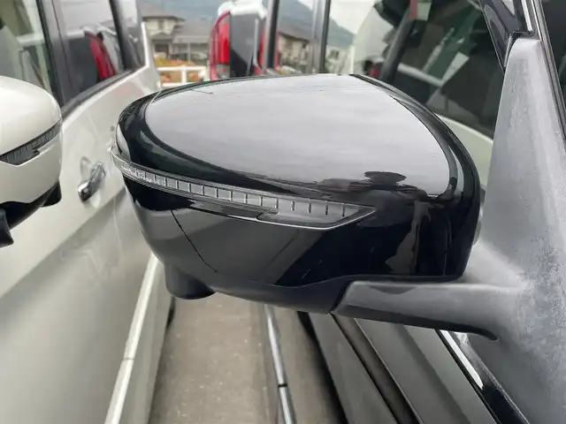 日産 セレナ ハイウェイスター Vセレクション 福岡県 2018(平30)年 6.7万km ダイヤモンドブラック 純正９型ＳＤナビ（フルセグTV/CD/DVD/BT）アラウンドビューモニターエマージェンシーブレーキコーナーセンサー両側パワスラドラレコETCUSBポート純正LEDライト純正フロアマット純正ホイール16インチスマートキープッシュスタート