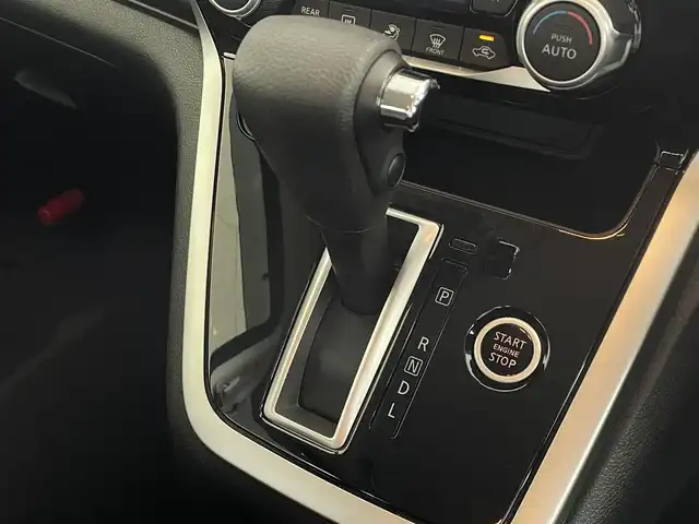 日産 セレナ ハイウェイスター Vセレクション 福岡県 2018(平30)年 6.7万km ダイヤモンドブラック 純正９型ＳＤナビ（フルセグTV/CD/DVD/BT）アラウンドビューモニターエマージェンシーブレーキコーナーセンサー両側パワスラドラレコETCUSBポート純正LEDライト純正フロアマット純正ホイール16インチスマートキープッシュスタート