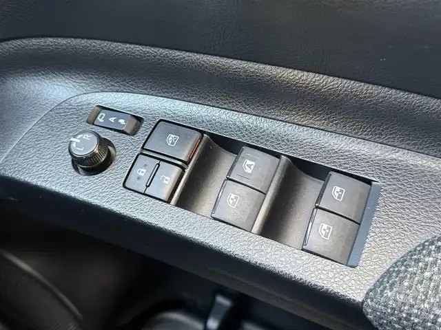 トヨタ シエンタ ハイブリッド G グランパー 兵庫県 2019(令1)年 7.5万km ベージュ 純正ナビ（NSZT-W68T)/(CD/BT/SD)/フルセグTV/ETC/バックカメラ/両側パワースライドドア/衝突軽減ブレーキ/クルーズコントロール/前方ドライブレコーダー/オートハイビーム/ヘッドライトレベライザー/ステアリングリモコン/電動格納ミラー/オートリトラミラー/ドアバイザー/社外フロアマット