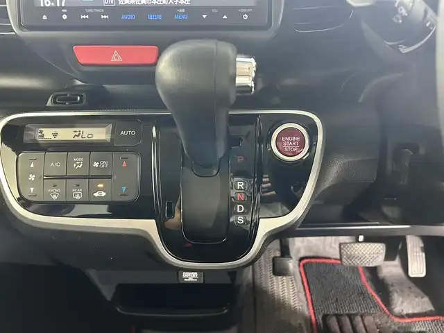 ホンダ Ｎ ＢＯＸ カスタム G ターボ Lパッケージ 佐賀県 2015(平27)年 6.3万km プレミアムホワイトパールⅡ 純正8インチナビ＜Bluetooth機能有＞/ターボ車/両側パワースライドドア/バックカメラ/あんしんパッケージ・シティブレーキアクティブシステム/（低速域衝突軽減ブレーキ＋誤発進抑制機能）/クルーズコントロール/パドルシフト/社外レーダー探知機/革巻きステアリング/ハーフレザーシート/HIDヘッドライト/フォグランプ/フロアマット