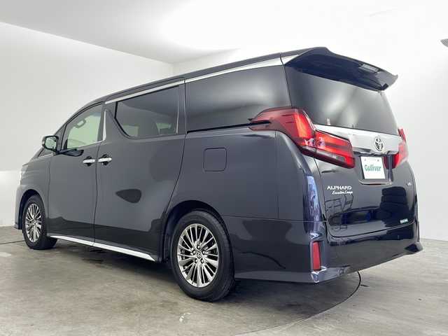 トヨタ アルファード エグゼクティブ ラウンジ S 兵庫県 2019(令1)年 5.2万km スパークリングブラックパールクリスタルシャイン ・ツインムーンルーフ（フロントチルト&リヤ電動スライド＋挟み込み防止機能付）/・T-Connect SDナビゲーションシステム/・JBLプレミアムサウンドシステム/・12.1型リヤシートエンターテインメントシステム/・Toyota Safety Sense/・プリクラッシュセーフティ/・レーントレーシングアシスト/・レーダークルーズコントロール（全車速追従機能付）/・ロードサインアシスト/・アダプティブハイビームシステム/・先行車発進告知機能/・ブラインドスポットモニター/・リヤクロストラフィックアラート/・インテリジェントクリアランスソナー/・3眼LEDヘッドランプ/・LEDシーケンシャルターンランプ（フロント・リヤ）/・LEDコーナリングランプ/・デジタルインナーミラー/・ステアリングヒーター/・アクセサリーコンセント（AC１００V）/・ナノイーエアコン/・快適温熱シート＋ベンチレーションシート　/・パワーバックドア/・エグゼクティブラウンジシート/・パワーリクライニング（メモリー＋リセット機能付）/・パワーオットマン（伸縮機構付）/・大型アームレスト（カップホルダー各席1個＋小物入れ付）