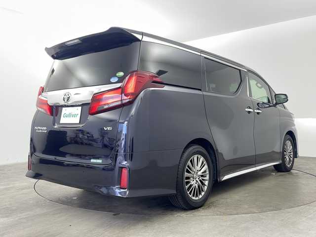 トヨタ アルファード エグゼクティブ ラウンジ S 兵庫県 2019(令1)年 5.2万km スパークリングブラックパールクリスタルシャイン ・ツインムーンルーフ（フロントチルト&リヤ電動スライド＋挟み込み防止機能付）/・T-Connect SDナビゲーションシステム/・JBLプレミアムサウンドシステム/・12.1型リヤシートエンターテインメントシステム/・Toyota Safety Sense/・プリクラッシュセーフティ/・レーントレーシングアシスト/・レーダークルーズコントロール（全車速追従機能付）/・ロードサインアシスト/・アダプティブハイビームシステム/・先行車発進告知機能/・ブラインドスポットモニター/・リヤクロストラフィックアラート/・インテリジェントクリアランスソナー/・3眼LEDヘッドランプ/・LEDシーケンシャルターンランプ（フロント・リヤ）/・LEDコーナリングランプ/・デジタルインナーミラー/・ステアリングヒーター/・アクセサリーコンセント（AC１００V）/・ナノイーエアコン/・快適温熱シート＋ベンチレーションシート　/・パワーバックドア/・エグゼクティブラウンジシート/・パワーリクライニング（メモリー＋リセット機能付）/・パワーオットマン（伸縮機構付）/・大型アームレスト（カップホルダー各席1個＋小物入れ付）