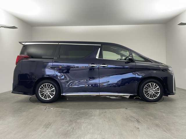 トヨタ アルファード エグゼクティブ ラウンジ S 兵庫県 2019(令1)年 5.2万km スパークリングブラックパールクリスタルシャイン ・ツインムーンルーフ（フロントチルト&リヤ電動スライド＋挟み込み防止機能付）/・T-Connect SDナビゲーションシステム/・JBLプレミアムサウンドシステム/・12.1型リヤシートエンターテインメントシステム/・Toyota Safety Sense/・プリクラッシュセーフティ/・レーントレーシングアシスト/・レーダークルーズコントロール（全車速追従機能付）/・ロードサインアシスト/・アダプティブハイビームシステム/・先行車発進告知機能/・ブラインドスポットモニター/・リヤクロストラフィックアラート/・インテリジェントクリアランスソナー/・3眼LEDヘッドランプ/・LEDシーケンシャルターンランプ（フロント・リヤ）/・LEDコーナリングランプ/・デジタルインナーミラー/・ステアリングヒーター/・アクセサリーコンセント（AC１００V）/・ナノイーエアコン/・快適温熱シート＋ベンチレーションシート　/・パワーバックドア/・エグゼクティブラウンジシート/・パワーリクライニング（メモリー＋リセット機能付）/・パワーオットマン（伸縮機構付）/・大型アームレスト（カップホルダー各席1個＋小物入れ付）