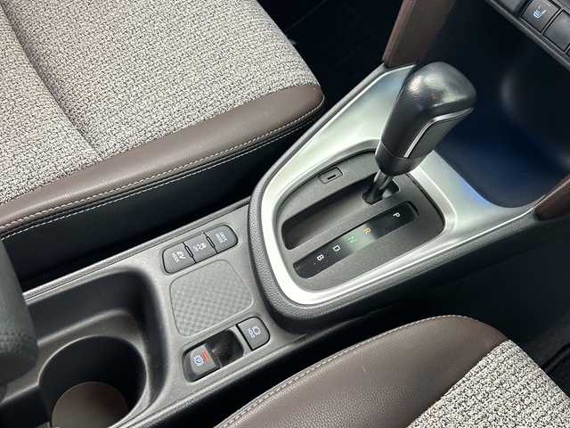 トヨタ ヤリスクロス ハイブリッド Z 鹿児島県 2021(令3)年 3.7万km ホワイトパールクリスタルシャイン 純正ディスプレイオーディオ（ナビキット付き）/パノラミックビューモニター/Toyota Safety Sense/・プリクラッシュセーフティ/・レーントレーシングアシスト/・レーダークルーズコントロール/・アダプティブハイビームシステム/・ロードサインアシスト/・先行車発進告知機能/・インテリジェントクリアランスソナー/・ブラインドスポットモニター/・リヤクロストラフィックオートブレーキ/・車両接近通報装置/ETC/パワーバックドア/ステアリングリモコン/シートヒーター/パワーシート/ハーフレザーシート/LEDヘッドライト/スマートキー/禁煙車