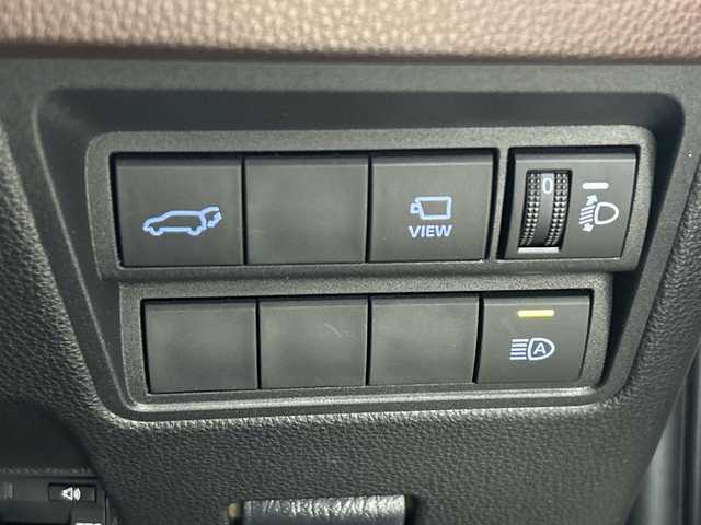 トヨタ ヤリスクロス ハイブリッド Z 鹿児島県 2021(令3)年 3.7万km ホワイトパールクリスタルシャイン 純正ディスプレイオーディオ（ナビキット付き）/パノラミックビューモニター/Toyota Safety Sense/・プリクラッシュセーフティ/・レーントレーシングアシスト/・レーダークルーズコントロール/・アダプティブハイビームシステム/・ロードサインアシスト/・先行車発進告知機能/・インテリジェントクリアランスソナー/・ブラインドスポットモニター/・リヤクロストラフィックオートブレーキ/・車両接近通報装置/ETC/パワーバックドア/ステアリングリモコン/シートヒーター/パワーシート/ハーフレザーシート/LEDヘッドライト/スマートキー/禁煙車