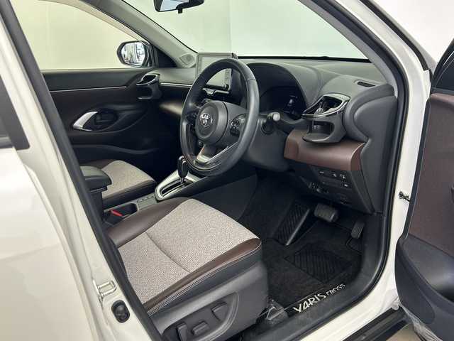 トヨタ ヤリスクロス ハイブリッド Z 鹿児島県 2021(令3)年 3.7万km ホワイトパールクリスタルシャイン 純正ディスプレイオーディオ（ナビキット付き）/パノラミックビューモニター/Toyota Safety Sense/・プリクラッシュセーフティ/・レーントレーシングアシスト/・レーダークルーズコントロール/・アダプティブハイビームシステム/・ロードサインアシスト/・先行車発進告知機能/・インテリジェントクリアランスソナー/・ブラインドスポットモニター/・リヤクロストラフィックオートブレーキ/・車両接近通報装置/ETC/パワーバックドア/ステアリングリモコン/シートヒーター/パワーシート/ハーフレザーシート/LEDヘッドライト/スマートキー/禁煙車