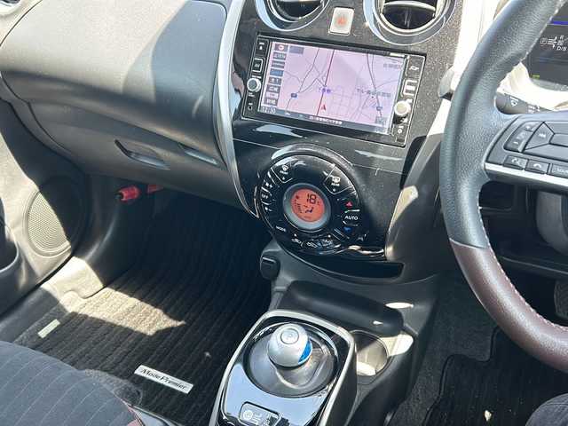 日産 ノート e－パワー X モード・プレミア 福岡県 2017(平29)年 3.6万km ガーネットレッド 純正ナビ　フルセグ　DVD再生　BTオーディオ/アラウンドビューカメラ/デジタルインナーミラー/スマートキー/ドライブレコーダー/LEDライト/ETC/フロアマット/ドアバイザー