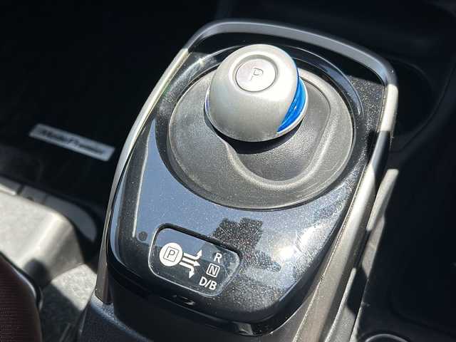 日産 ノート e－パワー X モード・プレミア 福岡県 2017(平29)年 3.6万km ガーネットレッド 純正ナビ　フルセグ　DVD再生　BTオーディオ/アラウンドビューカメラ/デジタルインナーミラー/スマートキー/ドライブレコーダー/LEDライト/ETC/フロアマット/ドアバイザー