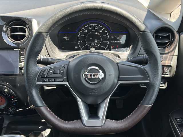 日産 ノート e－パワー X モード・プレミア 福岡県 2017(平29)年 3.6万km ガーネットレッド 純正ナビ　フルセグ　DVD再生　BTオーディオ/アラウンドビューカメラ/デジタルインナーミラー/スマートキー/ドライブレコーダー/LEDライト/ETC/フロアマット/ドアバイザー