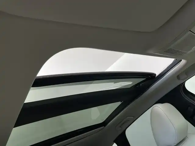 マツダ ＣＸ－６０ XD HV プレミアムモダン 鹿児島県 2023(令5)年 1.7万km ロジウムホワイトプレミアムメタリック 4WD/パノラマサンルーフ/12.3インチディスプレイナビ/ ApplecaPlay/AndoroidAuto/USB-C/AC150W電源/BOSEサウンド12スピーカー/360°ビューモニター/スマートブレーキサポート/誤発進抑制機能/車線逸脱警報/ブラインドスポットモニター/レーンキープアシスト/緊急時車線維持支援機能/レーダークルーズコントロール/アクティブドライビングディスプレイ/シートヒーター/エアシート/LEDオートヘッドライト/ETC