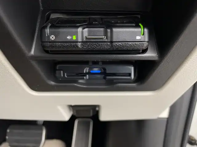 マツダ ＣＸ－６０ XD HV プレミアムモダン 鹿児島県 2023(令5)年 1.7万km ロジウムホワイトプレミアムメタリック 4WD/パノラマサンルーフ/12.3インチディスプレイナビ/ ApplecaPlay/AndoroidAuto/USB-C/AC150W電源/BOSEサウンド12スピーカー/360°ビューモニター/スマートブレーキサポート/誤発進抑制機能/車線逸脱警報/ブラインドスポットモニター/レーンキープアシスト/緊急時車線維持支援機能/レーダークルーズコントロール/アクティブドライビングディスプレイ/シートヒーター/エアシート/LEDオートヘッドライト/ETC