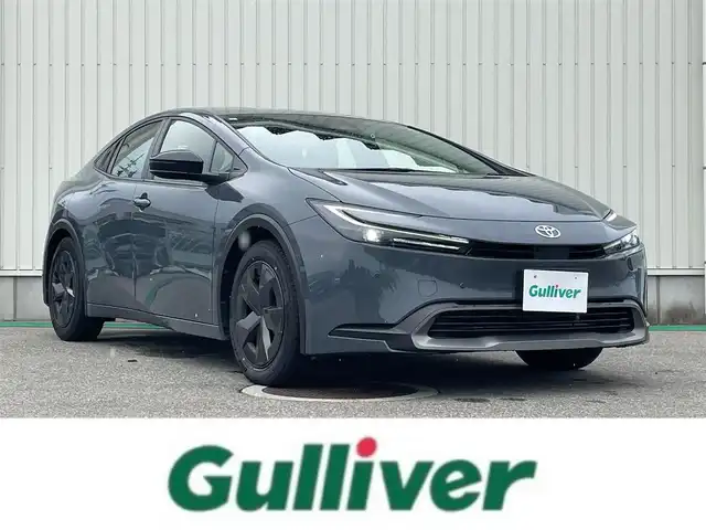 トヨタ プリウス U 富山県 2023(令5)年 1.7万km グレー 純正ディスプレイオーディオ／/フルセグＴＶ／/パノラミックビューモニター／/前後ドライブレコーダー／/ビルトインＥＴＣ２．０／/ＡＣ１００Ｖ電源／/レーダークルーズコントロール／/レーンキープアシスト／/オートマチックハイビーム/緊急操舵支援//ブラインドスポットモニター/