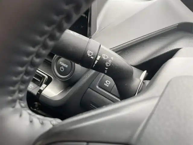 トヨタ プリウス U 富山県 2023(令5)年 1.7万km グレー 純正ディスプレイオーディオ／/フルセグＴＶ／/パノラミックビューモニター／/前後ドライブレコーダー／/ビルトインＥＴＣ２．０／/ＡＣ１００Ｖ電源／/レーダークルーズコントロール／/レーンキープアシスト／/オートマチックハイビーム/緊急操舵支援//ブラインドスポットモニター/