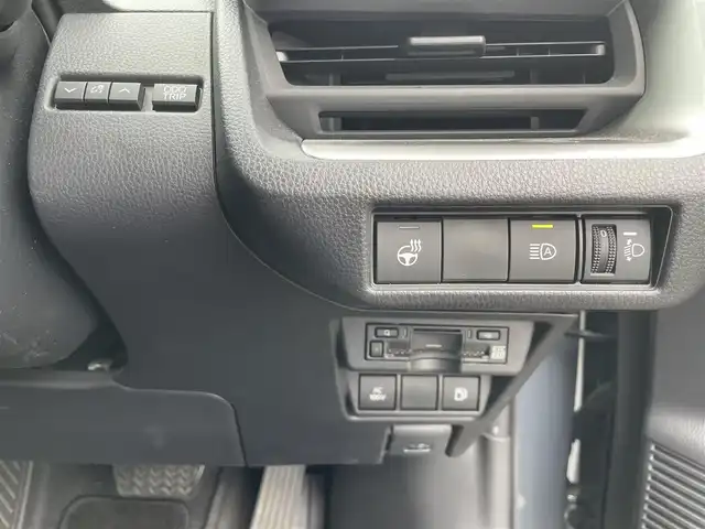 トヨタ プリウス U 富山県 2023(令5)年 1.7万km グレー 純正ディスプレイオーディオ／/フルセグＴＶ／/パノラミックビューモニター／/前後ドライブレコーダー／/ビルトインＥＴＣ２．０／/ＡＣ１００Ｖ電源／/レーダークルーズコントロール／/レーンキープアシスト／/オートマチックハイビーム/緊急操舵支援//ブラインドスポットモニター/
