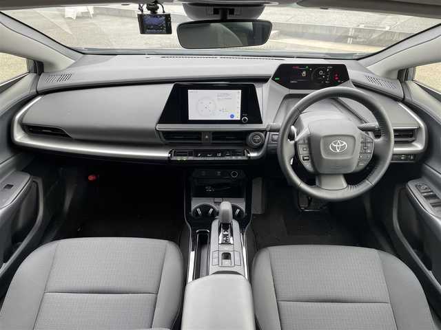 トヨタ プリウス U 岐阜県 2023(令5)年 1.7万km グレー 純正ディスプレイオーディオ/Bluetooth/フルセグＴＶ/パノラミックビューモニター/前後ドライブレコーダー/ビルトインＥＴＣ２．０/ＡＣ１００Ｖ電源/レーダークルーズコントロール/レーンキープアシスト/オートマチックハイビーム/緊急操舵支援/ブラインドスポットモニター/保証書/取扱説明書/スペアキー
