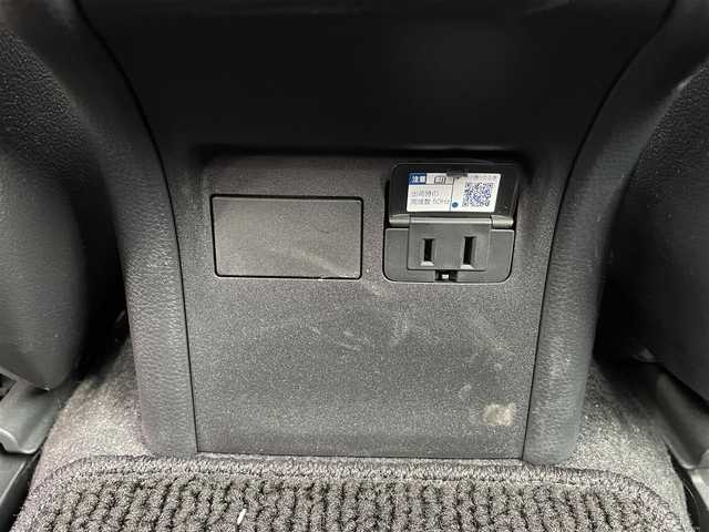 トヨタ プリウス U 岐阜県 2023(令5)年 1.7万km グレー 純正ディスプレイオーディオ/Bluetooth/フルセグＴＶ/パノラミックビューモニター/前後ドライブレコーダー/ビルトインＥＴＣ２．０/ＡＣ１００Ｖ電源/レーダークルーズコントロール/レーンキープアシスト/オートマチックハイビーム/緊急操舵支援/ブラインドスポットモニター/保証書/取扱説明書/スペアキー