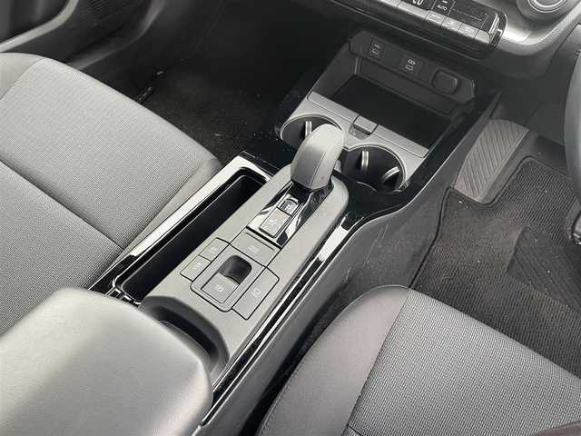 トヨタ プリウス U 岐阜県 2023(令5)年 1.7万km グレー 純正ディスプレイオーディオ/Bluetooth/フルセグＴＶ/パノラミックビューモニター/前後ドライブレコーダー/ビルトインＥＴＣ２．０/ＡＣ１００Ｖ電源/レーダークルーズコントロール/レーンキープアシスト/オートマチックハイビーム/緊急操舵支援/ブラインドスポットモニター/保証書/取扱説明書/スペアキー