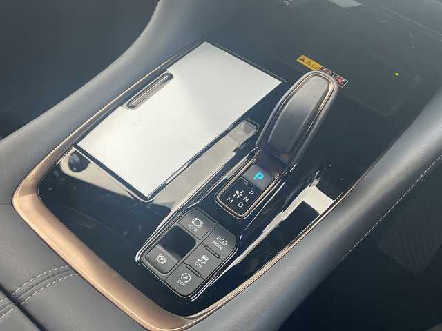 トヨタ ヴェルファイア Z プレミア 長野県 2025(令7)年 0.1千km ガンＭ ・純正12.3インチメーカーオプションナビゲーション/AM FM Bluetooth/・全方位カメラ/・ビルトインETC2.0/・ツインムーンルーフ/・プリクラッシュセーフティ/・オートマチックハイビーム/・レーンキープアシスト/・レーダークルーズコントロール/・ブラインドスポットモニター/・両側パワースライドドア/・ヘッドアップディスプレイ/・トヨタチームメイト/・ユニバーサルステップ/・シートヒーター(D/N)/・エアーシート(D/N)/・パワーシート(D/N)/・パドルシフト/・ステアリングヒーター/・ステアリングリモコン/・運転席メモリーシート/・LEDヘッドライト/・オートライト/・フォグライト