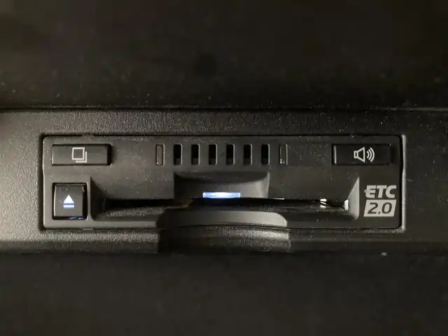 レクサス ＮＸ 300 Iパッケージ 熊本県 2020(令2)年 2.7万km グラファイトブラックガラスフレーク ・スマートキー/・プッシュスタート/・プリクラッシュセーフティ/・レーントレーシングアラート/・パーキングサポートアラート/・道路標識認識/・先行車発進告知/・ブラインドスポットモニター/・クルーズコントロール(追従式)/・オートマチックハイビーム/・アイボリーレザーシート/・前席パワーシート/・前席シートヒーター /・ハンドルヒーター /・純正メモリナビ/　【BD・Bluetooth・USB・SD・AUX・MSV】/・フルセグTV/・全方位カメラ/・ETC2.0/・ヘッドアップディスプレイ/・ドライブレコーダー(前後録画)/・パワーバックドア/・LEDヘッドランプ/・LEDフォグランプ/・純正マット/・保証書/取説