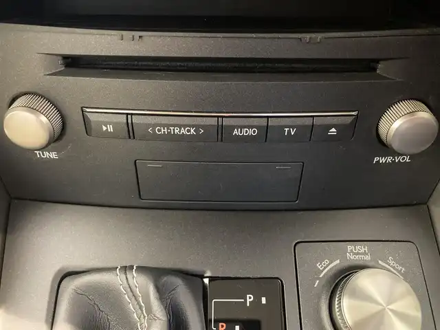 レクサス ＮＸ 300 Iパッケージ 熊本県 2020(令2)年 2.7万km グラファイトブラックガラスフレーク ・スマートキー/・プッシュスタート/・プリクラッシュセーフティ/・レーントレーシングアラート/・パーキングサポートアラート/・道路標識認識/・先行車発進告知/・ブラインドスポットモニター/・クルーズコントロール(追従式)/・オートマチックハイビーム/・アイボリーレザーシート/・前席パワーシート/・前席シートヒーター /・ハンドルヒーター /・純正メモリナビ/　【BD・Bluetooth・USB・SD・AUX・MSV】/・フルセグTV/・全方位カメラ/・ETC2.0/・ヘッドアップディスプレイ/・ドライブレコーダー(前後録画)/・パワーバックドア/・LEDヘッドランプ/・LEDフォグランプ/・純正マット/・保証書/取説