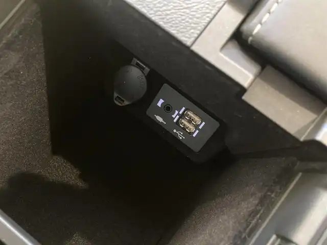 レクサス ＮＸ 300 Iパッケージ 熊本県 2020(令2)年 2.7万km グラファイトブラックガラスフレーク ・スマートキー/・プッシュスタート/・プリクラッシュセーフティ/・レーントレーシングアラート/・パーキングサポートアラート/・道路標識認識/・先行車発進告知/・ブラインドスポットモニター/・クルーズコントロール(追従式)/・オートマチックハイビーム/・アイボリーレザーシート/・前席パワーシート/・前席シートヒーター /・ハンドルヒーター /・純正メモリナビ/　【BD・Bluetooth・USB・SD・AUX・MSV】/・フルセグTV/・全方位カメラ/・ETC2.0/・ヘッドアップディスプレイ/・ドライブレコーダー(前後録画)/・パワーバックドア/・LEDヘッドランプ/・LEDフォグランプ/・純正マット/・保証書/取説