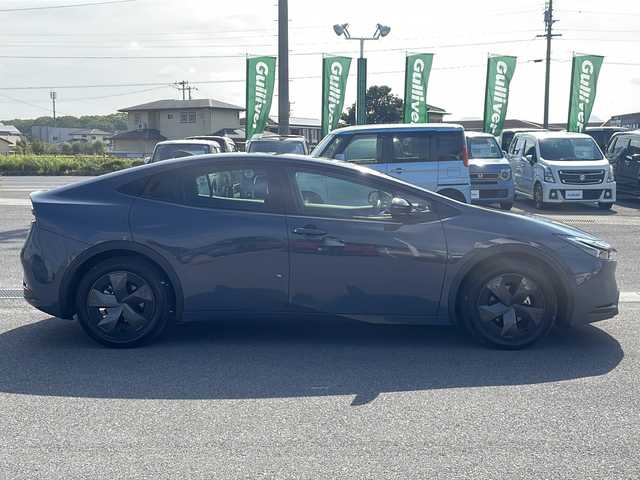 トヨタ プリウス U 香川県 2023(令5)年 1.1万km グレー 純正8インチディスプレイオーディオ/パノラミックビューモニター/シートヒーター/コーナーセンサー/前後ドライブレコーダー/ステアリングヒーター/ブラインドスポットモニター/前後パーキングサポートブレーキ/緊急時操舵支援/ETC