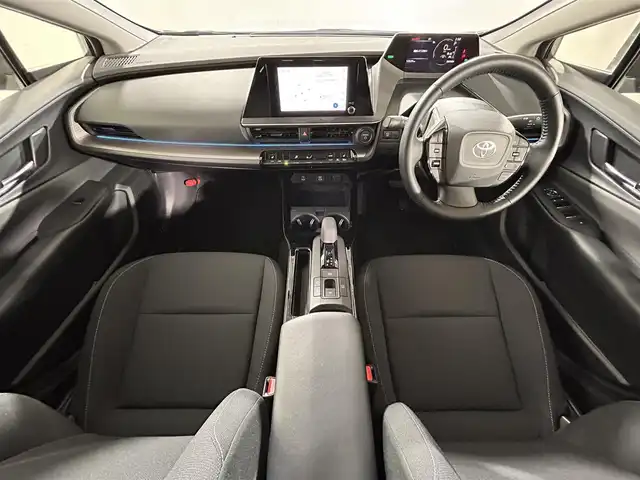 トヨタ プリウス U 佐賀県 2023(令5)年 1.1万km グレーＭ 純正8インチディスプレイオーディオ/フルセグTV/Bluetooth/Androidauto/AppleCarplay/全方位カメラ/衝突被害軽減システム/レーダークルーズコントロール/レーンアシスト/ブラインドスポットモニター/後方車両接近告知機能/パーキングサポートブレーキ/ロードサインアシスト/オートライト/オートマチックハイビーム/LEDヘッドライト/電子パーキング/ブレーキホールド/ビルトインETC2.0/前後ドライブレコーダー/運転席・助手席シートヒーター/ISOFIX対応シート/純正フロアマット/プッシュスタート/スマートキー/スペアキー×１