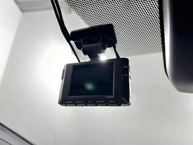 トヨタ プリウス U 佐賀県 2023(令5)年 1.1万km グレーＭ 純正8インチディスプレイオーディオ/フルセグTV/Bluetooth/Androidauto/AppleCarplay/全方位カメラ/衝突被害軽減システム/レーダークルーズコントロール/レーンアシスト/ブラインドスポットモニター/後方車両接近告知機能/パーキングサポートブレーキ/ロードサインアシスト/オートライト/オートマチックハイビーム/LEDヘッドライト/電子パーキング/ブレーキホールド/ビルトインETC2.0/前後ドライブレコーダー/運転席・助手席シートヒーター/ISOFIX対応シート/純正フロアマット/プッシュスタート/スマートキー/スペアキー×１