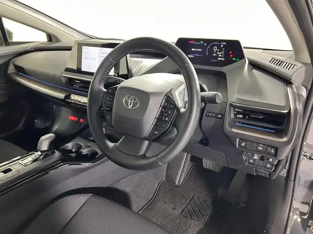 トヨタ プリウス U 佐賀県 2023(令5)年 1.1万km グレーＭ 純正8インチディスプレイオーディオ/フルセグTV/Bluetooth/Androidauto/AppleCarplay/全方位カメラ/衝突被害軽減システム/レーダークルーズコントロール/レーンアシスト/ブラインドスポットモニター/後方車両接近告知機能/パーキングサポートブレーキ/ロードサインアシスト/オートライト/オートマチックハイビーム/LEDヘッドライト/電子パーキング/ブレーキホールド/ビルトインETC2.0/前後ドライブレコーダー/運転席・助手席シートヒーター/ISOFIX対応シート/純正フロアマット/プッシュスタート/スマートキー/スペアキー×１