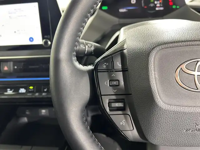 トヨタ プリウス U 佐賀県 2023(令5)年 1.1万km グレーＭ 純正8インチディスプレイオーディオ/フルセグTV/Bluetooth/Androidauto/AppleCarplay/全方位カメラ/衝突被害軽減システム/レーダークルーズコントロール/レーンアシスト/ブラインドスポットモニター/後方車両接近告知機能/パーキングサポートブレーキ/ロードサインアシスト/オートライト/オートマチックハイビーム/LEDヘッドライト/電子パーキング/ブレーキホールド/ビルトインETC2.0/前後ドライブレコーダー/運転席・助手席シートヒーター/ISOFIX対応シート/純正フロアマット/プッシュスタート/スマートキー/スペアキー×１