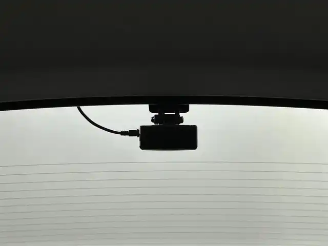 トヨタ プリウス U 佐賀県 2023(令5)年 1.1万km グレーＭ 純正8インチディスプレイオーディオ/フルセグTV/Bluetooth/Androidauto/AppleCarplay/全方位カメラ/衝突被害軽減システム/レーダークルーズコントロール/レーンアシスト/ブラインドスポットモニター/後方車両接近告知機能/パーキングサポートブレーキ/ロードサインアシスト/オートライト/オートマチックハイビーム/LEDヘッドライト/電子パーキング/ブレーキホールド/ビルトインETC2.0/前後ドライブレコーダー/運転席・助手席シートヒーター/ISOFIX対応シート/純正フロアマット/プッシュスタート/スマートキー/スペアキー×１