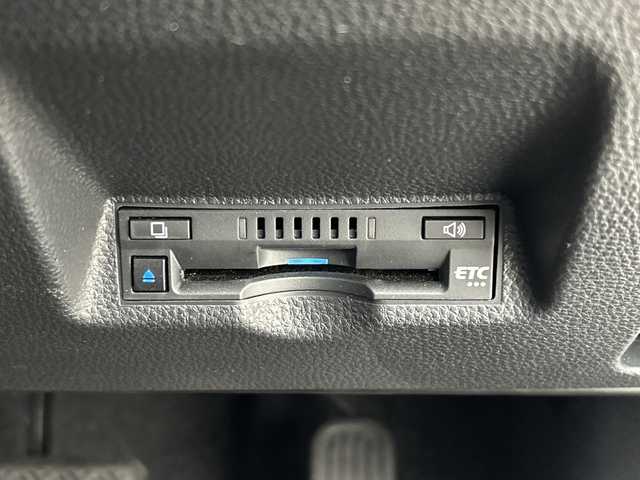 トヨタ ヤリスクロス ハイブリッド Z 三重県 2021(令3)年 1.7万km ホワイトパールクリスタルシャイン /禁煙車//純正ナビ//パノラミックビューモニター//トヨタセーフティセンス//プリクラッシュセーフティ//オートマチックハイビーム//レーントレーシングアシスト//レーダークルーズコントロール//ブラインドスポットモニター//前席シートヒーター//運転席パワーシート//パワーバックドア//ステアリングヒーター//ヘッドアップディスプレイ//AC100V//電動パーキング//ステアリングスイッチ//LEDヘッドライト//オートライト